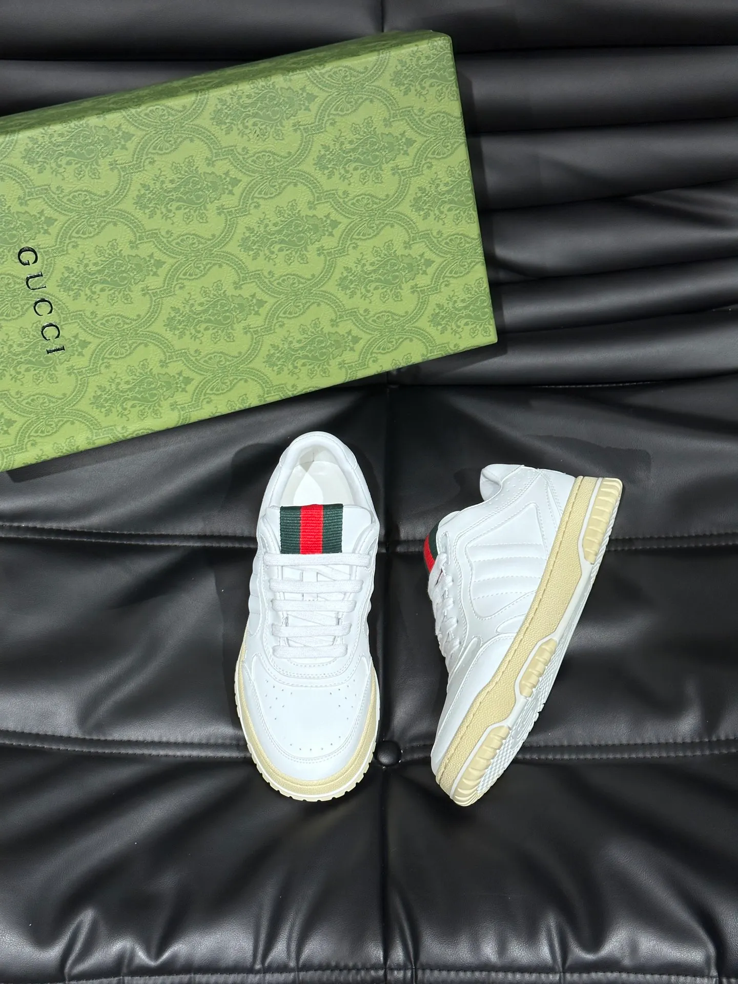 Men's shoes 💰p500 "GUCC*" Re series 👫 Couple style webbed leather sneakers, as the first sneakers created by Sabato De Sarno for Gucci, the Re-Web series reinterprets the brand's classic stripes, and sets off the modern silhouette design with bold and unique details. This shoe is crafted from iconic classic GG canvas and white leather. This new sneaker is ingeniously decorated with many of the brand's classic details, and is equipped with a bright red and green webbing tongue, which will make people fall in love at first sight. Women’s size 35-39. Men’s size 38-44